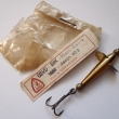 *BLESK, druh 60/2, velikost 30 mm, 6 g. Montov�n na strunov�m ocelov�m dr�tu, nasazen na kovov�, lehce ot��iv� kor�lky, s trojh��kem zav�en�m na spir�lov�m o�ku, lehce vym�niteln�m. Mosazn�. V�robce DIK HK. Origin�ln� balen� v celof�nov�m s��ku.