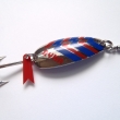 DELFÍN (nový typ), velikost lžičky 43 mm, váha 9,14 g. Třpytka oválného tvaru, masívní, s trojháčkem. Niklovaná, vrchní strana modro-červeně lakovaná, s nápisem RYNA. Výrobce ZNAK a J.M.B. RYNA.