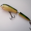 JOINTED, d�lka 100 mm, 10 g. Wobbler dvoud�ln�, montovan� s 2 trojh��ky. Plovouc�. V�robce J.M.B. RYNA.