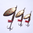 VRBOV� LIST, zleva druh 1227, velikost l�i�ky 50 mm, v�ha 11,15 g, druh 1226 (40 mm, 6,98 g) a druh 1225 (30 mm, 4,94 g). Mosazn� s dekorem (�erven� te�ky). Signace RYNA. V�robce ZNAK HK.