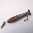 STŘEVLE, druh 70/1, velikost 42 mm, váha 2 g. Gumová rybka, pestře malovaná, oblíbená a úspěšná při lovu pstruhů. Nesignováno, markanty Re-fly.