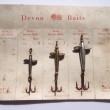 *BLESK, zleva velikost 20 mm (m�d�n�), velikost 25 mm (mosazn�) a velikost 30 mm (niklovan�). Devon montovan� na strunov�m ocelov�m dr�tu, nasazen� na kovov�, lehce ot��iv� kor�lky, s trojh��kem, zav�en�m na spir�lov�m o�ku, lehce vym�niteln�m.