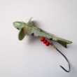 PSTRUH, druh 81, velikost 42 mm, 2 g. Rybka z um�l� hmoty, pest�e malovan�, dut�, s otvorem pro vniknut� vody do rybky pro zv��en� jej� v�hy, montovan� s jednoh��kem nav�zan�m na n�stavci ze silonov�ho vlasce. V�robce ZNAK HK.