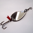 ORAVA, druh 1043, velikost l�i�ky 40 mm, v�ha 9,08 g. �sp�n� sumcov� a �tikov� t�pytka, mas�vn�, tvaru lomen� l�i�ky, s trojh��kem. Niklovan�. Nesignov�no. V�robce ZNAK HK.